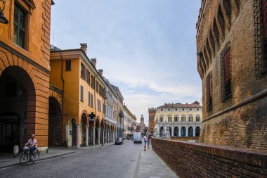Ferrara, İtalya - 09 Temmuz 2019: İtalya'daki Ferrara kalesinin görünümü