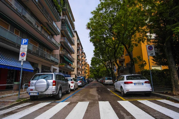 Verona Italien Juli 2019 Auf Der Straße Geparkte Autos Verona — Stockfoto