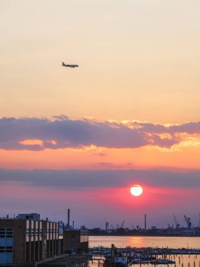Gün batımında Venedik limanının panoraması