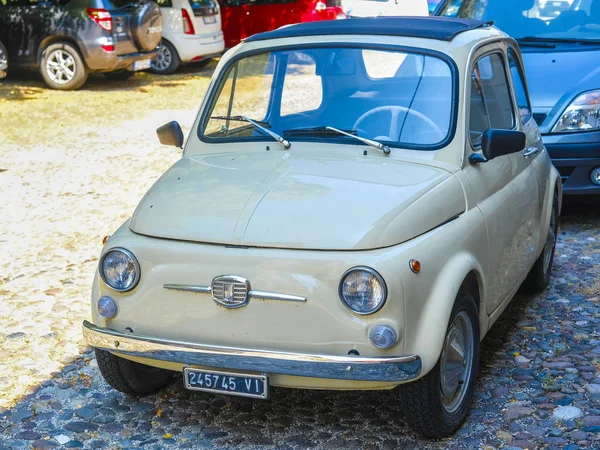 Ferrara Olaszország Július 2019 Kis Retro Autó Egy Parkolóban Egy — Stock Fotó