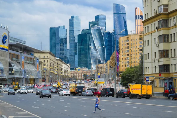 モスクワ ロシア 2019年6月27日 モスクワ市の建物 ドロゴロロフスカヤ通りからの眺め — ストック写真