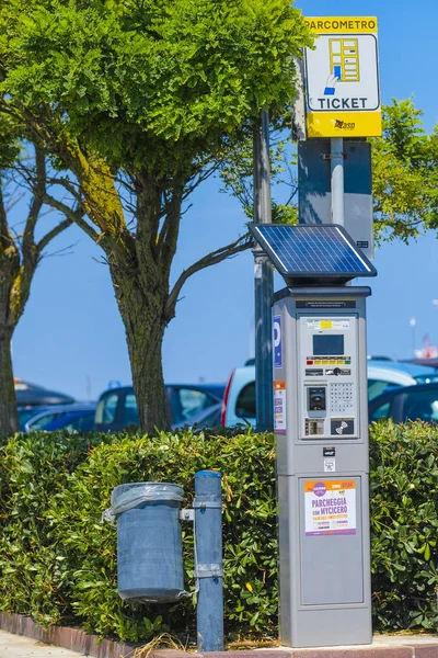 Sotomarina Italien Juli 2019 Bilens Parkerings Maskin Parkeringen Sotomarina Italt — Stockfoto