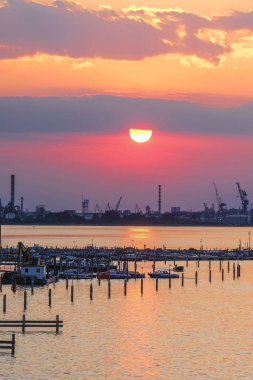 Gün batımında Venedik limanının panoraması