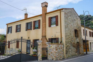 Monselice, İtalya - 11 Temmuz 2019: Monselice, İtalya'nın merkezinde ki evler