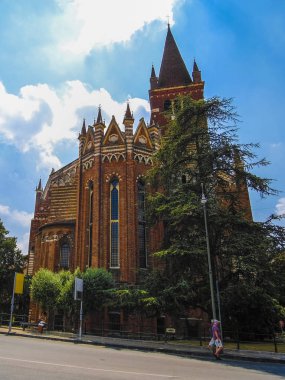 Verona, İtalya - 11 Temmuz 2019: Verona,İtalya'nın merkezinde ki kilise