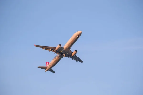 Moscú Rusia Junio 2019 Imagen Avión Pasajeros Cielo — Foto de Stock