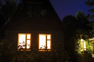 Bir gece köy evi görüntüsü