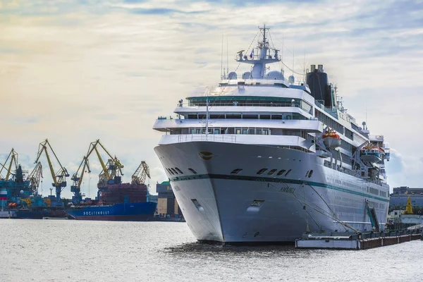 Petersburg Russia August 2019 Cruise Ship Stands Pier Petersburg Russia — Stock Photo, Image