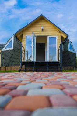 Çadır şeklinde bir yazlık görüntüsü