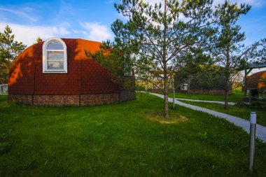 Çadır şeklinde bir yazlık görüntüsü