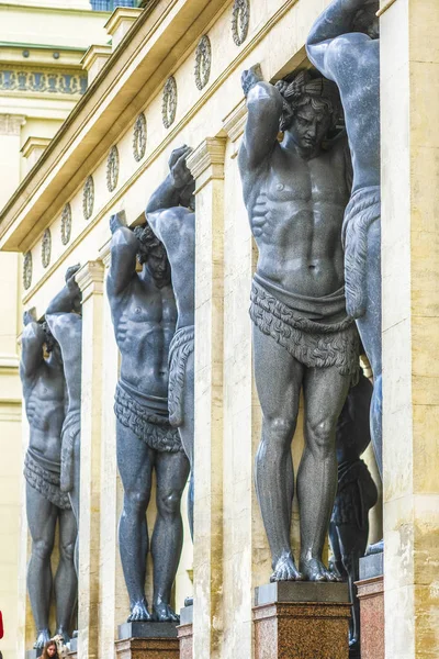 Saint Pétersbourg Russie Août 2019 Statues Atlantes Entrée Ermitage Saint — Photo