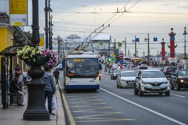 Sankt Peterburg Rusia Agosto 2019 Autobús Una Calle Centro Sankt — Foto de Stock