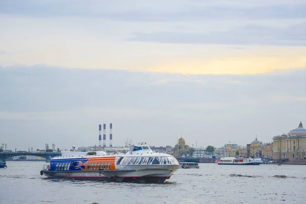 Petersburg Ryssland Juli 2019 Bärplansbåt Meteor Floden Neva Petersburg Ryssland — Stockfoto