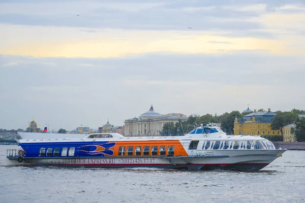 Petersburg Rusland Juli 2019 Draagvleugelboot Meteor Ligt Aan Rivier Neva — Stockfoto