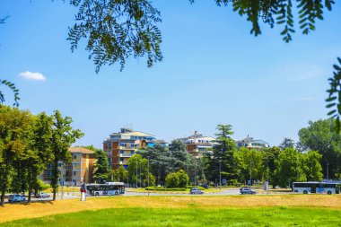 Ferrara; İtalya - 7 Temmuz 2019: Ferrara, İtalya'da trafik