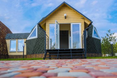 Çadır şeklinde bir yazlık görüntüsü