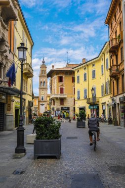 Ferrara, İtalya - Temmuz, 2019: Bycicle ferrara bir strett üzerinde , İtalya