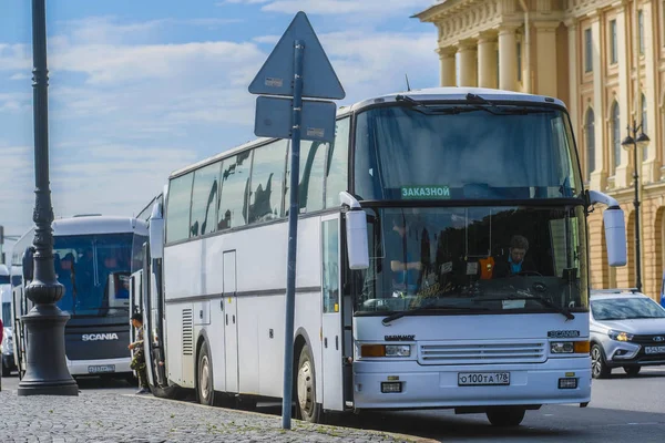 Sankt Peterburg Rusia Agosto 2019 Autobús Una Calle Centro Sankt — Foto de Stock