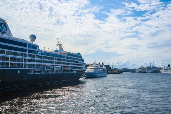 Petersburg Rusya Ağustos 2019 Yolcu Gemisi Petersburg Rusya Bir Iskelede — Stok fotoğraf