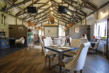 Moskova bölgesi, Rusya - 22 Ağustos 2019: Mosocw Region, Rusya'da modern bir kafenin içi