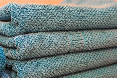 Bir otel banyosunda havlu görüntüsü