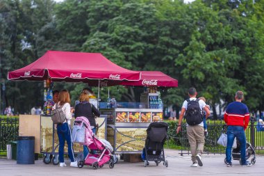 Saint-petersburg, Rusya - 13 Ağustos 2019: Saint-petersburg'un merkezinde kiosk