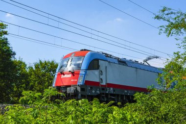 Monselice, İtalya - 14 Temmuz 2019: Monselice, İtalya'da hızlı tren