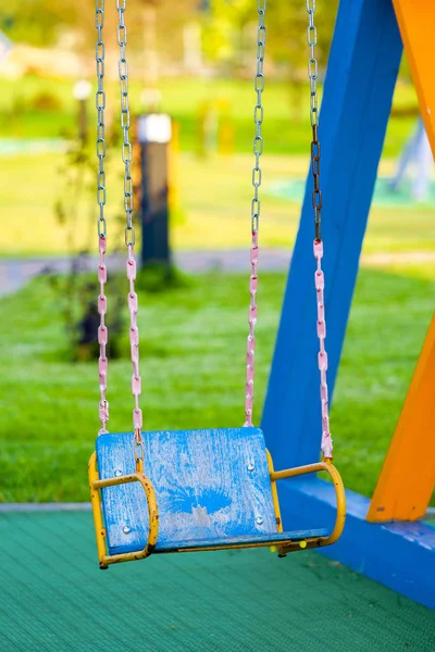 Bir kindergatten bir salıncak görüntü