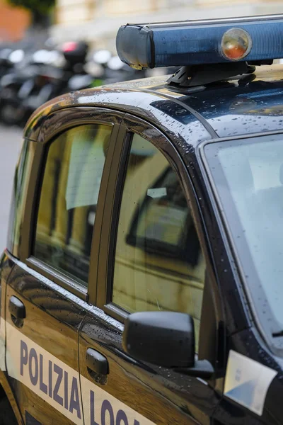 Verona, İtalya - 27 Temmuz 2019: Verona, İtalya'da polis arabası
