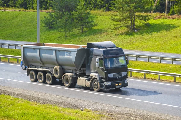 Tula Region Rosja Wrzesień 2019 Ciężarówka Autostradzie Regionie Tula Rosja — Zdjęcie stockowe