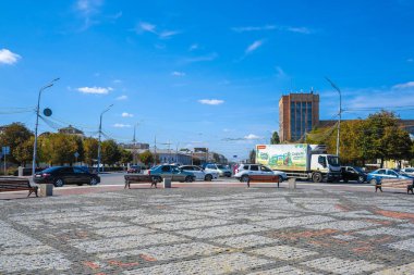 Ryazan, Rusya - 25 Ağustos 2019: Rusya 'nın Ryazan kentindeki bir caddenin görüntüsü