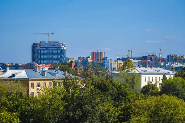 Ryazan, Rusya - 25 Ağustos 2019: Rusya 'nın Ryazan kentindeki binaların görüntüsü