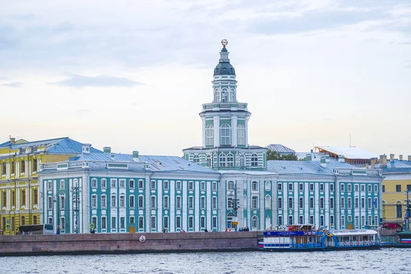サンクトペテルブルク ロシア 2019年8月13日 サンクトペテルブルクのクンストカメラ建物の画像 — ストック写真
