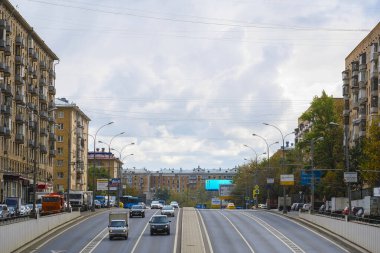 Moskova, Rusya - 21 Eylül 2019: Moskova 'daki trafik görüntüsü