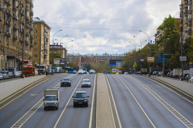Moskova, Rusya - 21 Eylül 2019: Moskova 'daki trafik görüntüsü