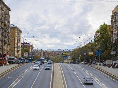 Moskova, Rusya - 21 Eylül 2019: Moskova 'daki trafik görüntüsü