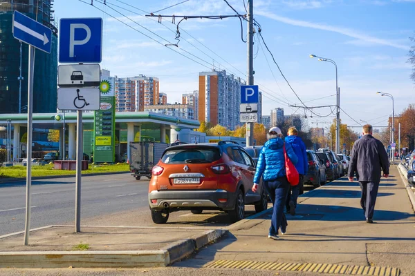 Moszkva Oroszország Október 2019 Autók Egy Parkolóban Moszkvában Oroszország — Stock Fotó