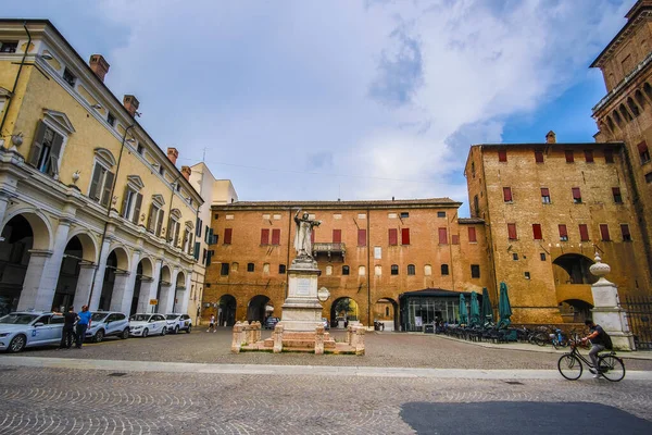 Ferrara Italia Julio 2019 Monumento Girolamo Savonarola Una Plaza Ferrara — Foto de Stock