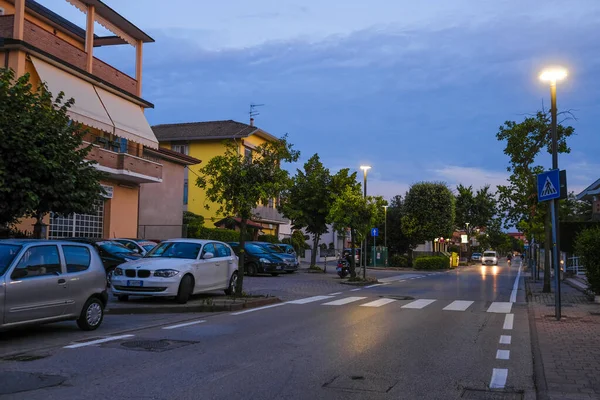 Sottomarina Italia Julio 2019 Imagen Una Calle Nocturna Italia —  Fotos de Stock