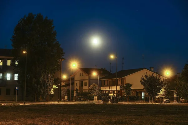 Ferrara イタリア 2019年7月17日 イタリアのナイトストリートのイメージ — ストック写真