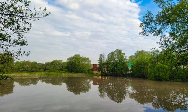 Krajobraz Wizerunkiem Poranka Nad Rzeką — Zdjęcie stockowe