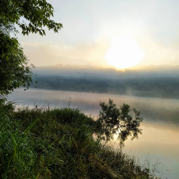 Landschaft Mit Dem Bild Des Morgens Über Dem Fluss — Stockfoto