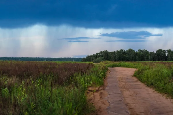 Beeld Van Een Landweg Bij Slecht Weer — Stockfoto