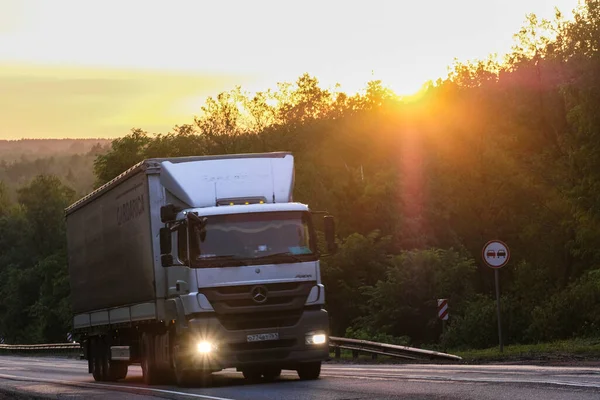 Región Moscú Rusia Junio 2020 Imagen Una Carretera Atardecer —  Fotos de Stock