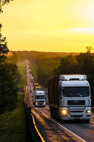 Región Moscú Rusia Junio 2020 Imagen Una Carretera Atardecer —  Fotos de Stock