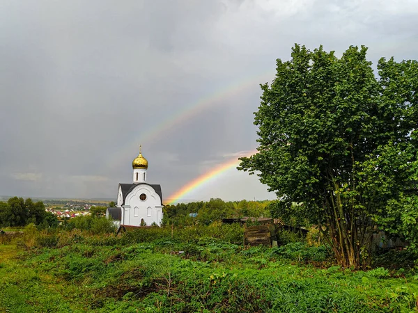 Krajobraz Wizerunkiem Kościoła Tęczy — Zdjęcie stockowe
