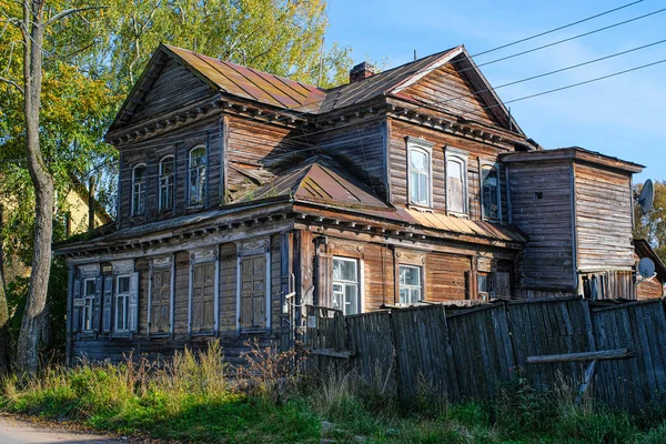 Landschap Met Het Beeld Van Een Vintage Huis Ostashkov Stad — Stockfoto