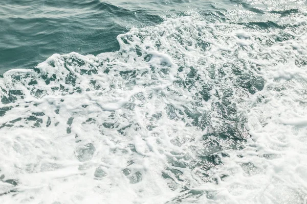 Colpo di fondo della superficie dell'acqua marina dell'acqua — Foto Stock