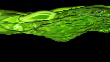 Güzel su yüzeyi. Su hattının animasyon dalgalarıyla soyut bir arkaplan. Kusursuz döngünün animasyonu.