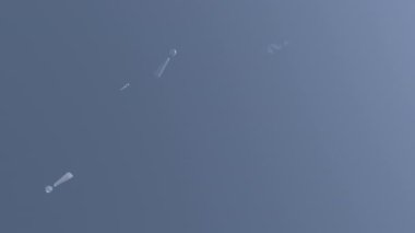 Ünlem, Dinamik Canlandırma 4K, ünlem işaretlerinin düşüşü.